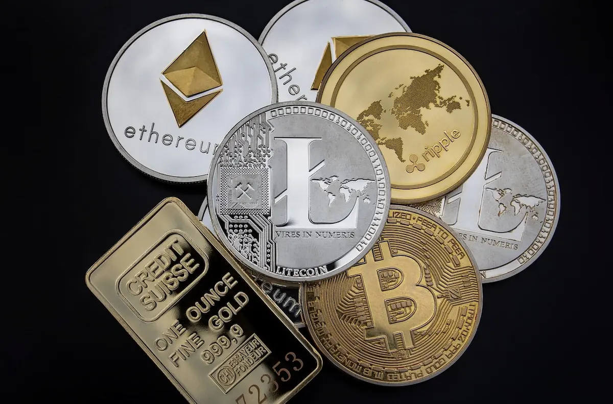 Kulta vs. Bitcoin – Kumpi säilyttää arvonsa, kumpi kasvattaa sitä?